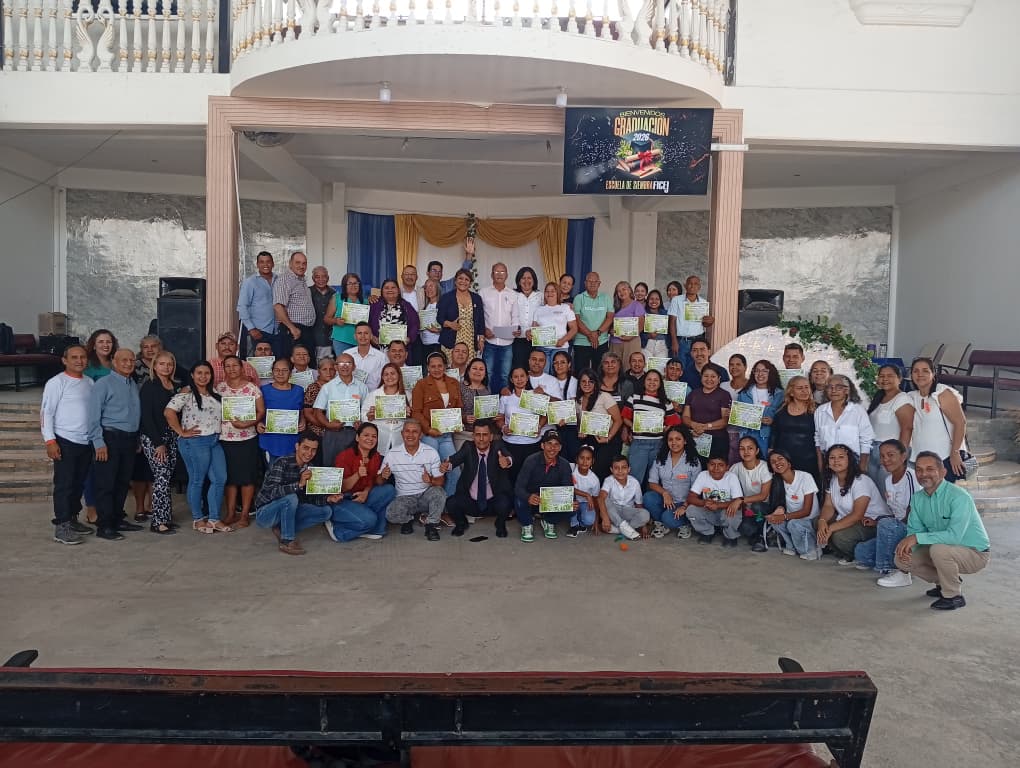Primera promocion y cierre de proyecto de la escuela de siembra de iglesias